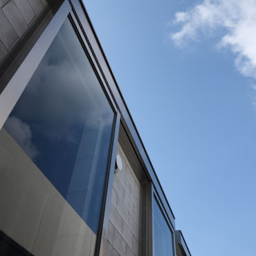 光庭から見上げて